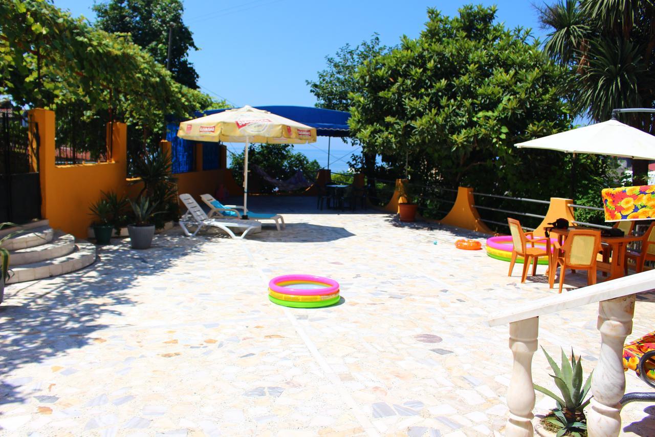 Guest House Lazika Sarpi Luaran gambar